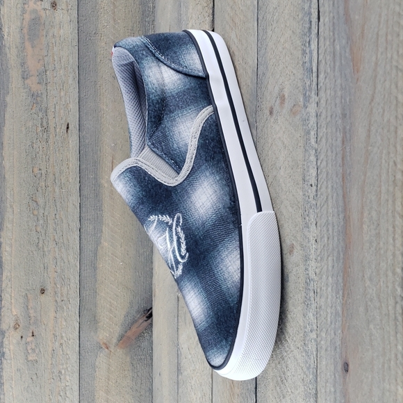 Tommy Hilfiger Women's Plaid Flannel Slip On Sneakers Embroidered Logo NEW - Picture 2 of 8